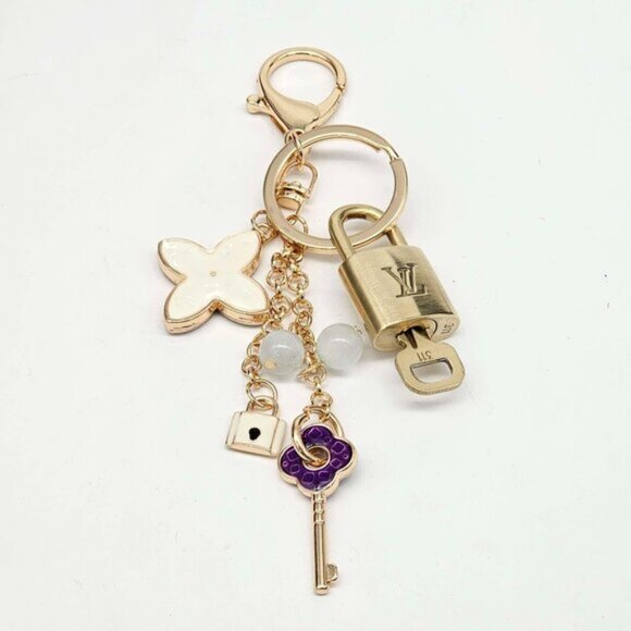 Authentic Louis Vuitton Lock & Key with unbranded Clover Flower Bag Charm 100525 - Picture 2 of 6